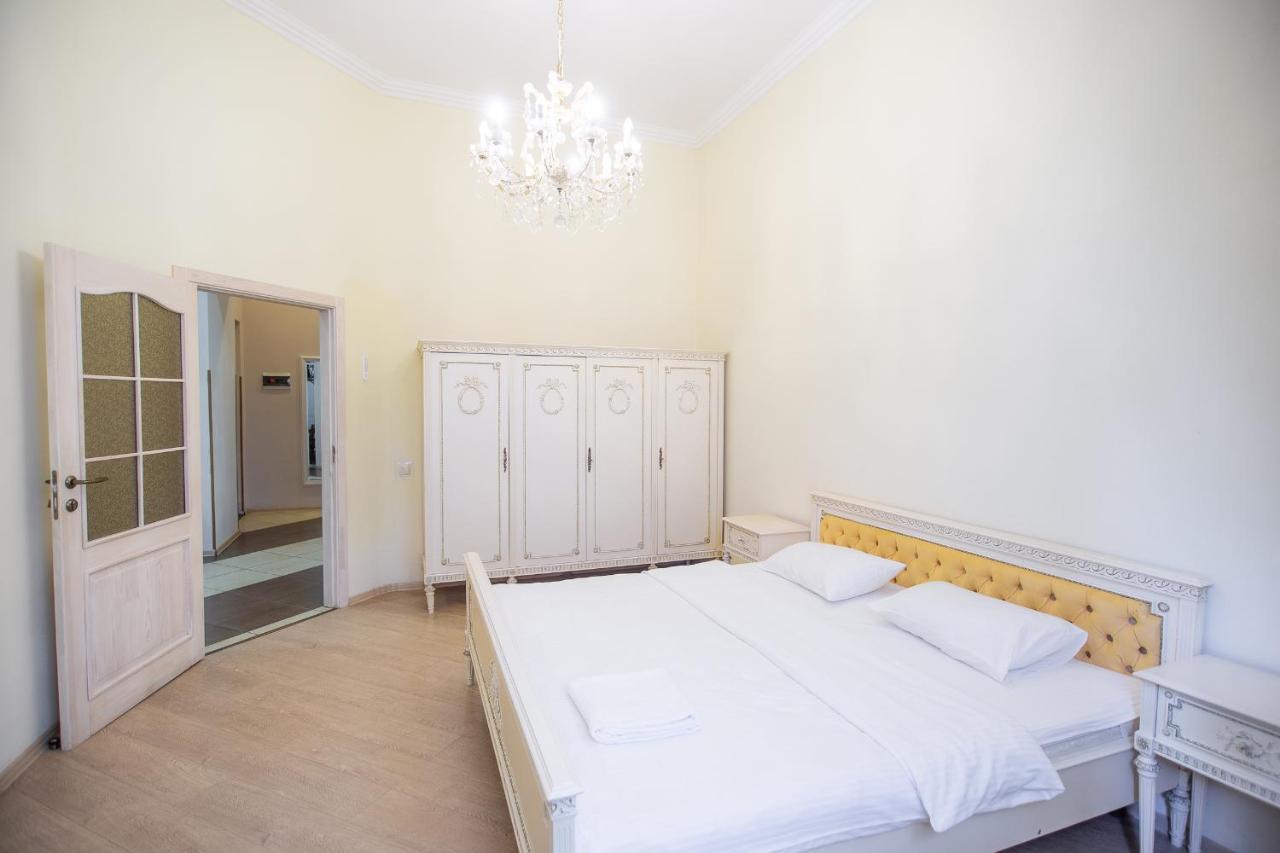 Comfortable Apartment on Mikhaylovskiy lane Kiev Eksteriør bilde