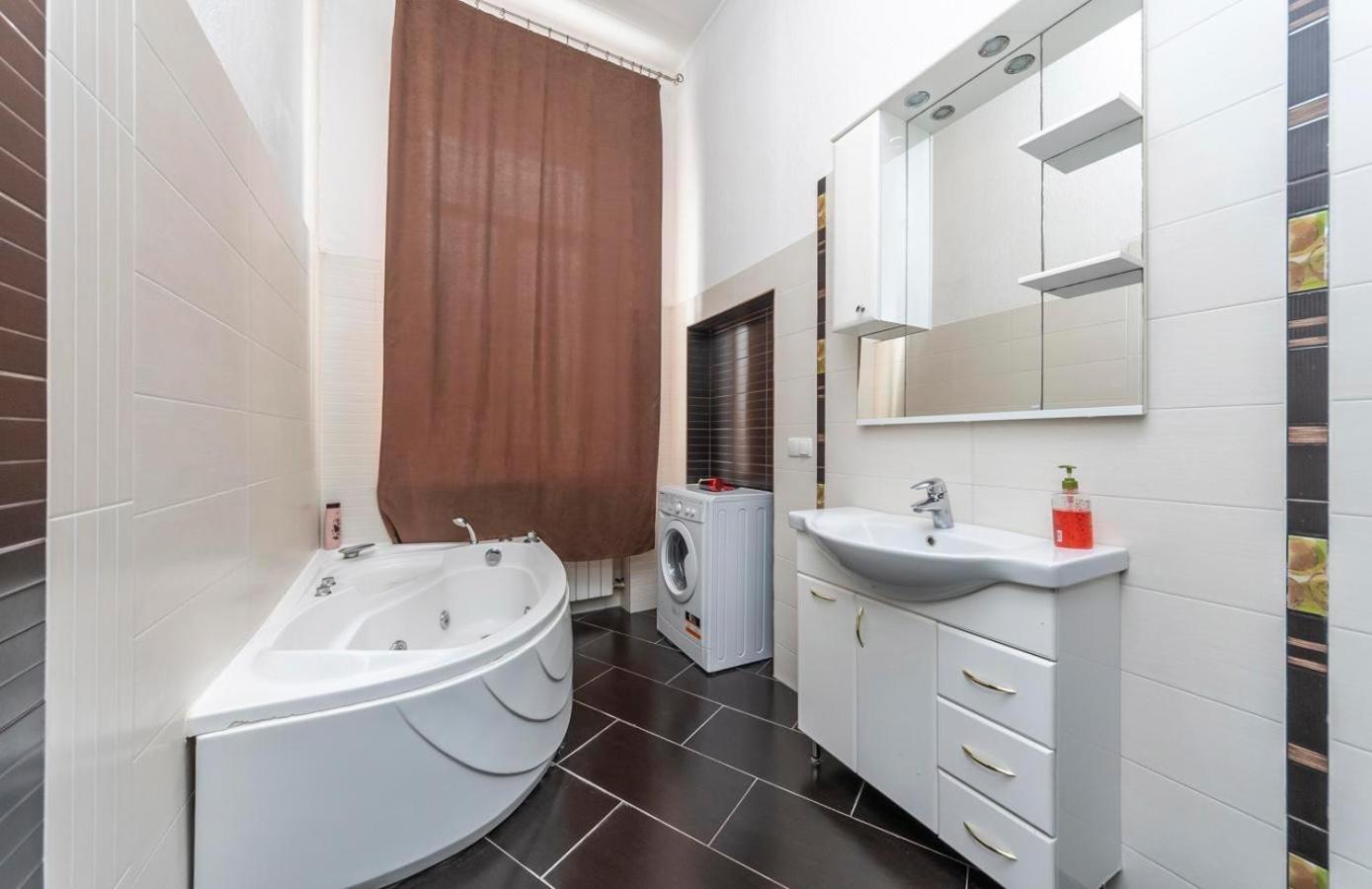 Comfortable Apartment on Mikhaylovskiy lane Kiev Eksteriør bilde