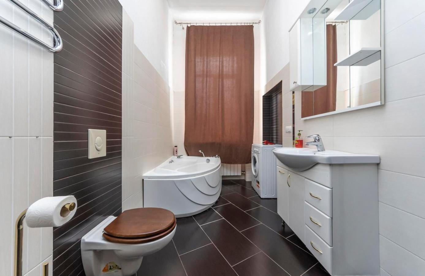 Comfortable Apartment on Mikhaylovskiy lane Kiev Eksteriør bilde