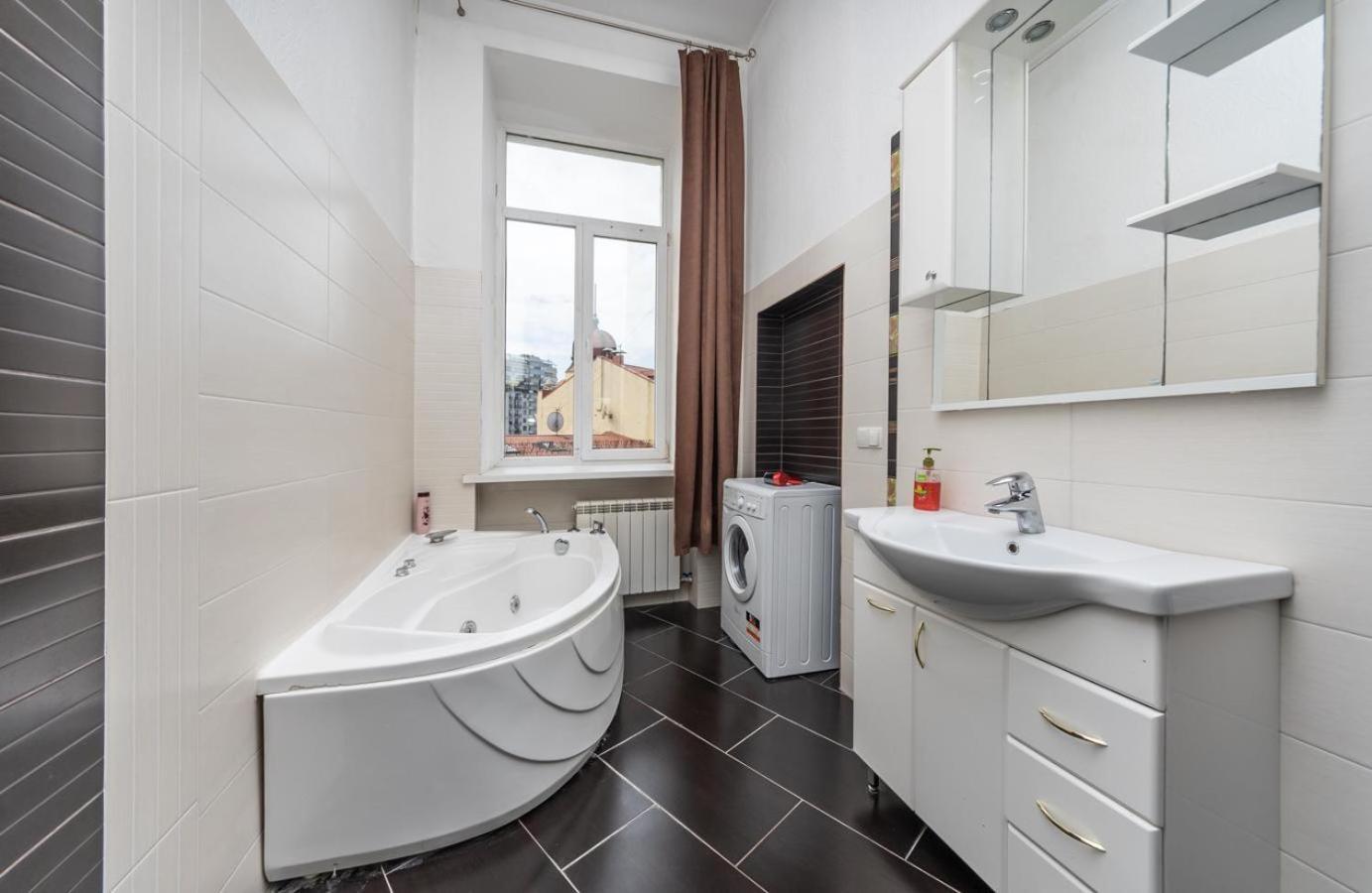 Comfortable Apartment on Mikhaylovskiy lane Kiev Eksteriør bilde